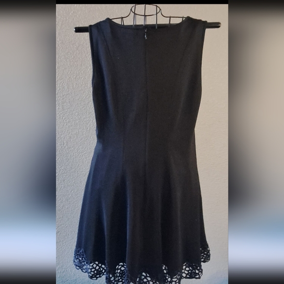 Black dress size large - Picture 2 of 2